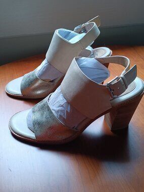 NWOT Sofft Brushed Gold & Bone Leather Heel Sandal Size 9